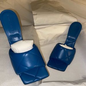 **AUTHENTIC** BOTTEGA VENETA OUILTED SANDAL